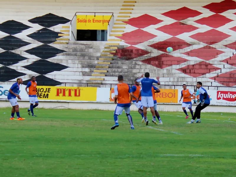 Treino alemão marcou segunda-feira Coral no Arruda.