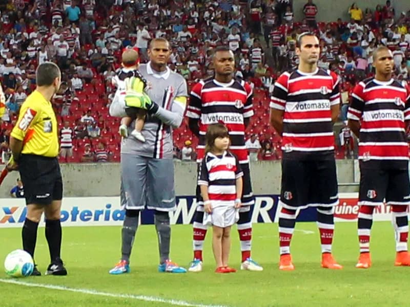 Sandro Manoel comemora 100º jogo e fala em vida longa no Arruda.