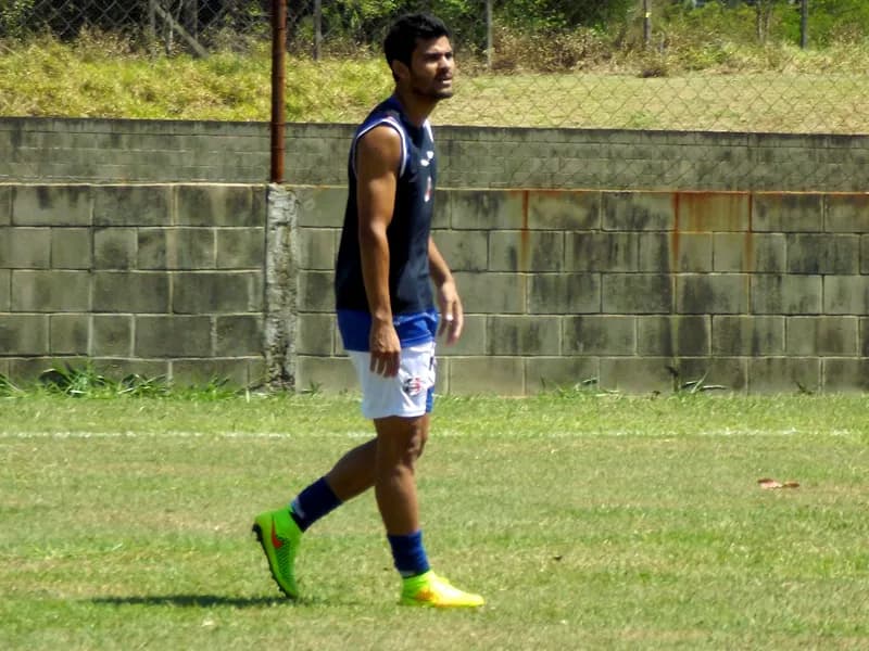 De volta à lateral-direita, Tony é "reforço" contra a Ponte Preta.