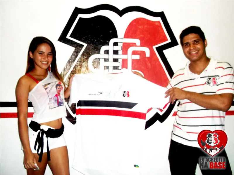 Eu Acredito na Base entrega camisa de Natan