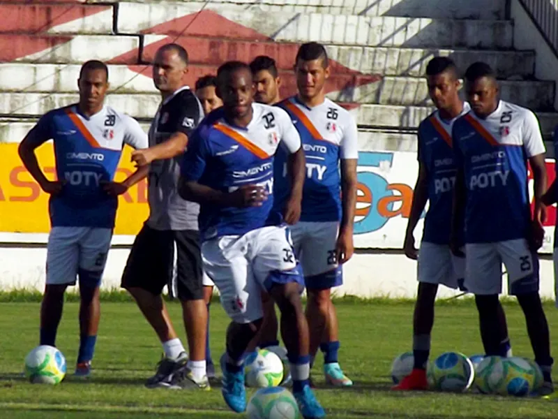 Jogadores têm uma terça-feira de treino técnico: Finalizações em foco.