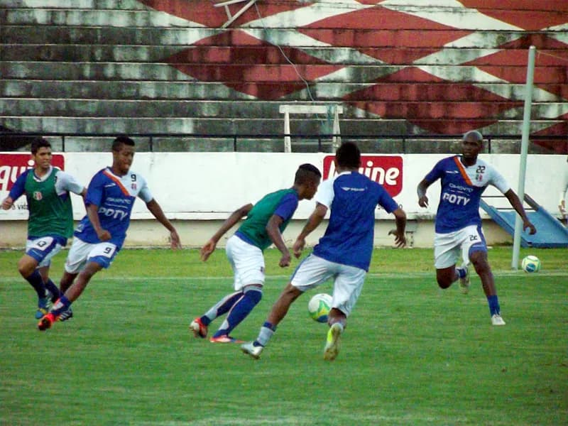 Depois de "tático no vestiário", recreativo no gramado.