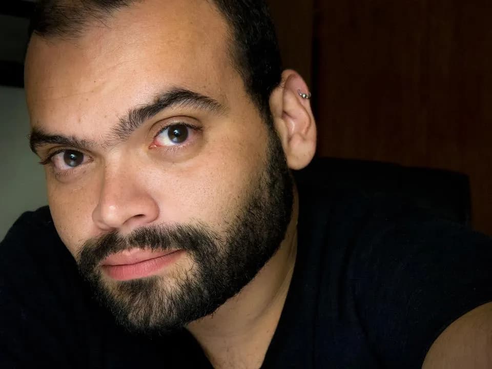 Diretoria Coral presta nova homenagem ao jornalista Alexandre Severo.