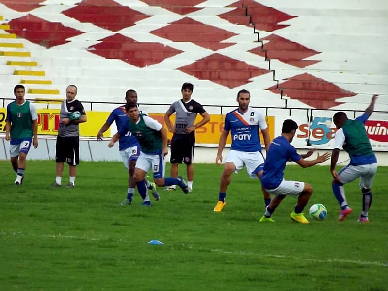 Atletas fazem treino técnico-tático no Arruda.