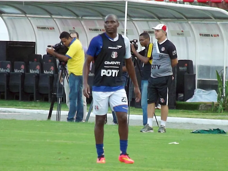 Diretoria oficializa saída de primeiros atletas.