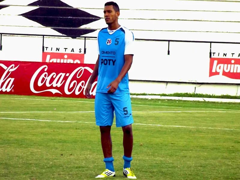 Éverton Heleno 'só na tranquilidade', caso substitua Natan.