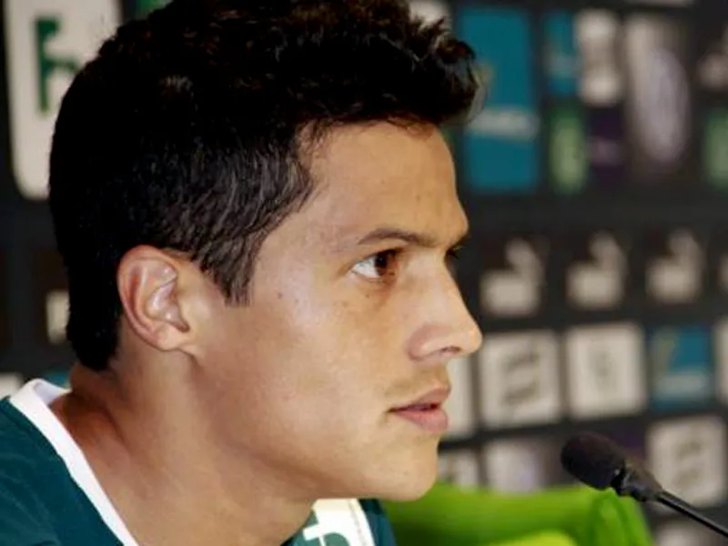 Lateral-esquerdo Léo Veloso é a 6ª contratação de 2015.