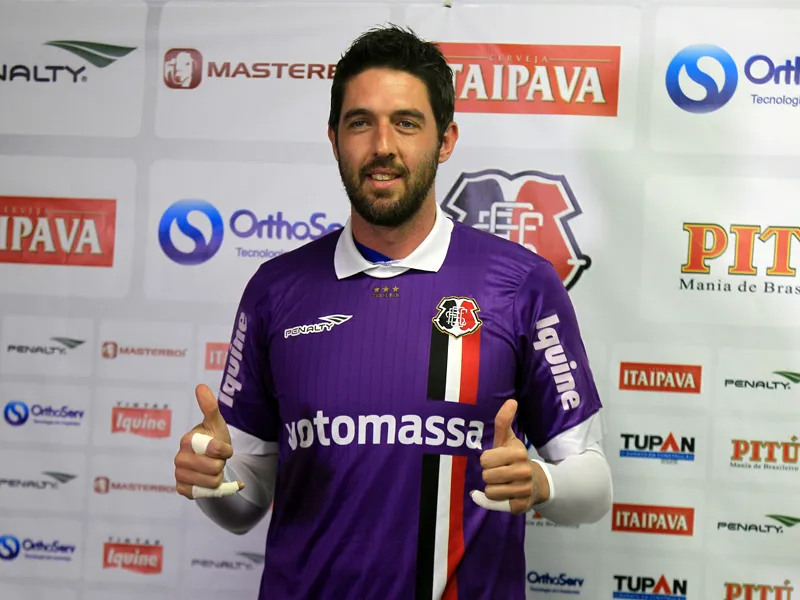 Goleiro Bruno na chegada: "Time grande, de história, tradição e torcida".
