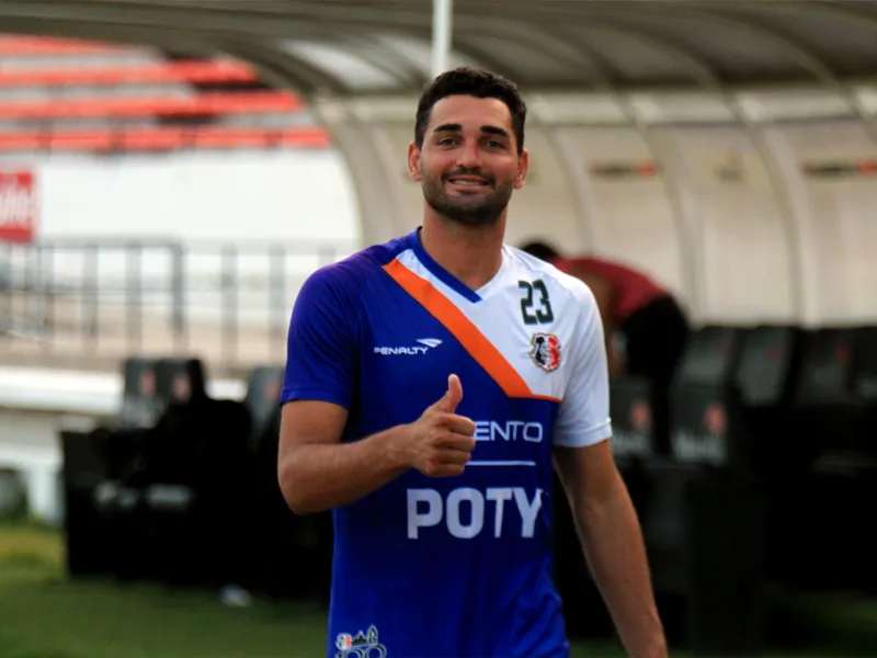 De férias, Gilberto escolhe o Arruda para treinar: "Minha casa. Ainda volto".