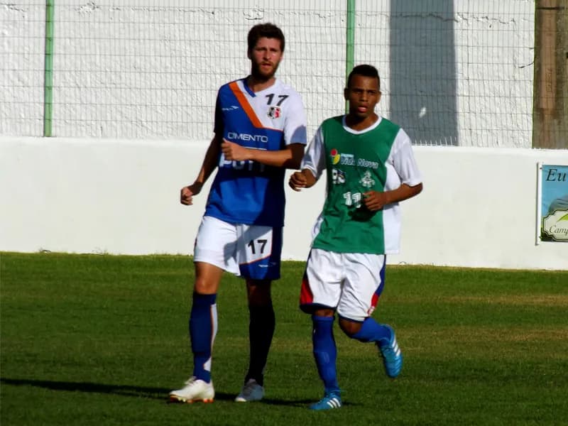 Zagueiro Danny Morais abre temporada de gols corais.