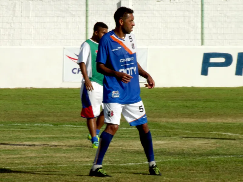 Capitão (ou não), Édson Sitta quer ajudar o Santa Cruz a ganhar títulos.