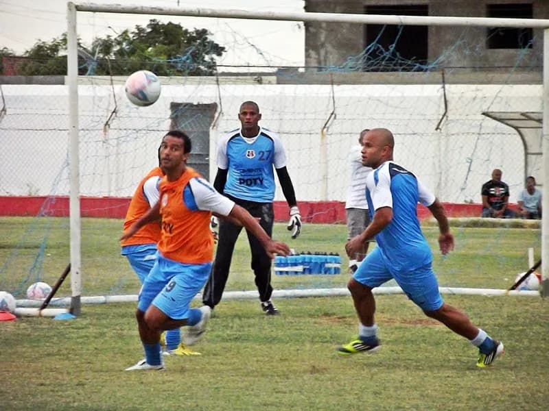 Santa Cruz faz reconhecimento de gramado em Serra Talhada.