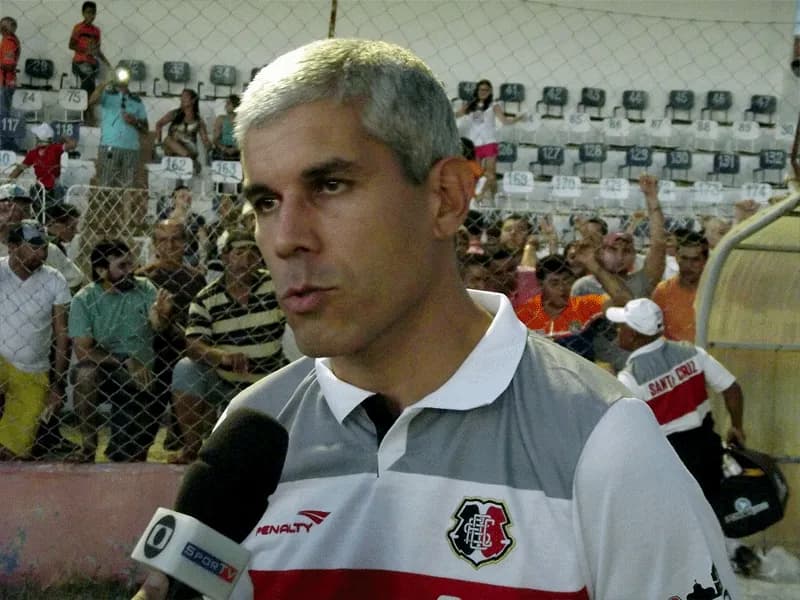Técnico Ricardinho: "Resultado ruim e atuação, também, ruim".