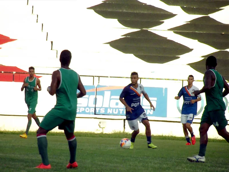 Regenerativo e jogo-treino na reapresentação do Santa.