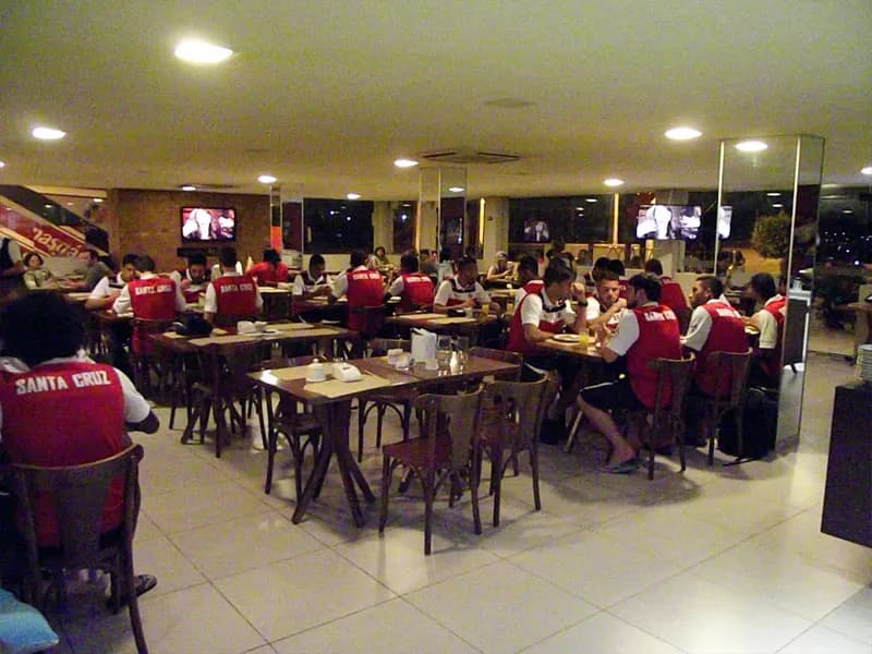 Delegação chega em Salgueiro, onde atletas treinam, neste sábado (7).