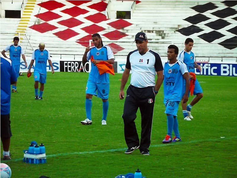Técnico Martelotte comanda coletivo no seu 100º dia no Arruda.