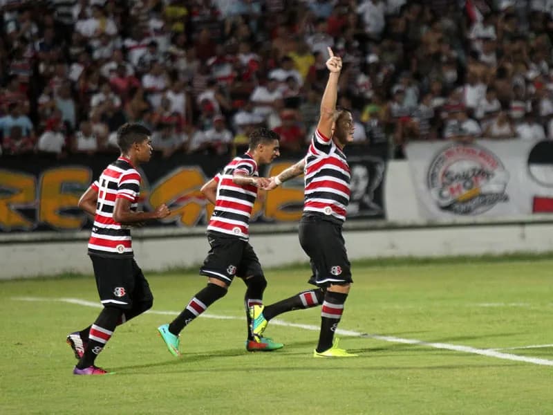 Betinho marca duas vezes e quer embalar na reta final do PE.