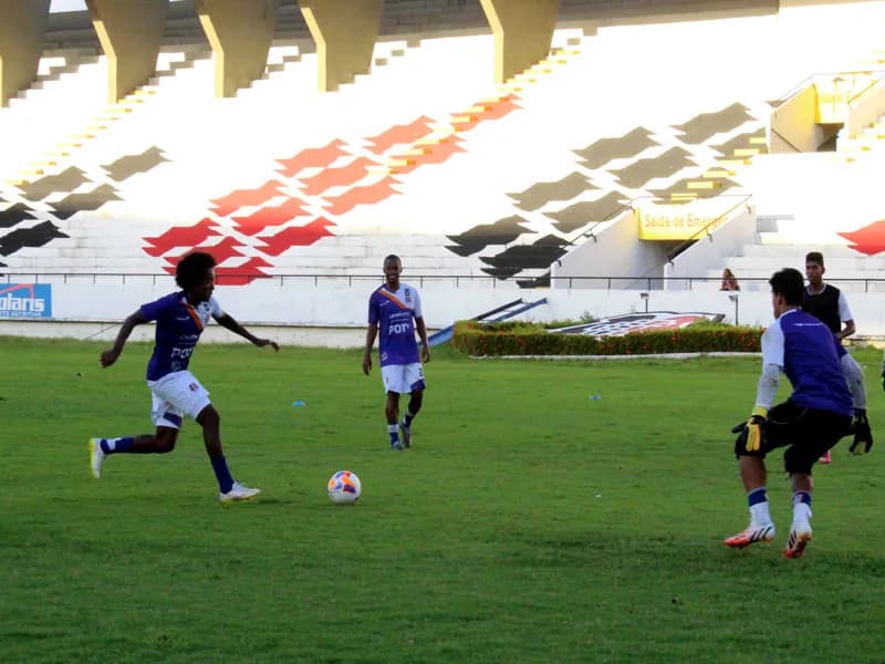 Reapresentação é marcada por treino em dois períodos