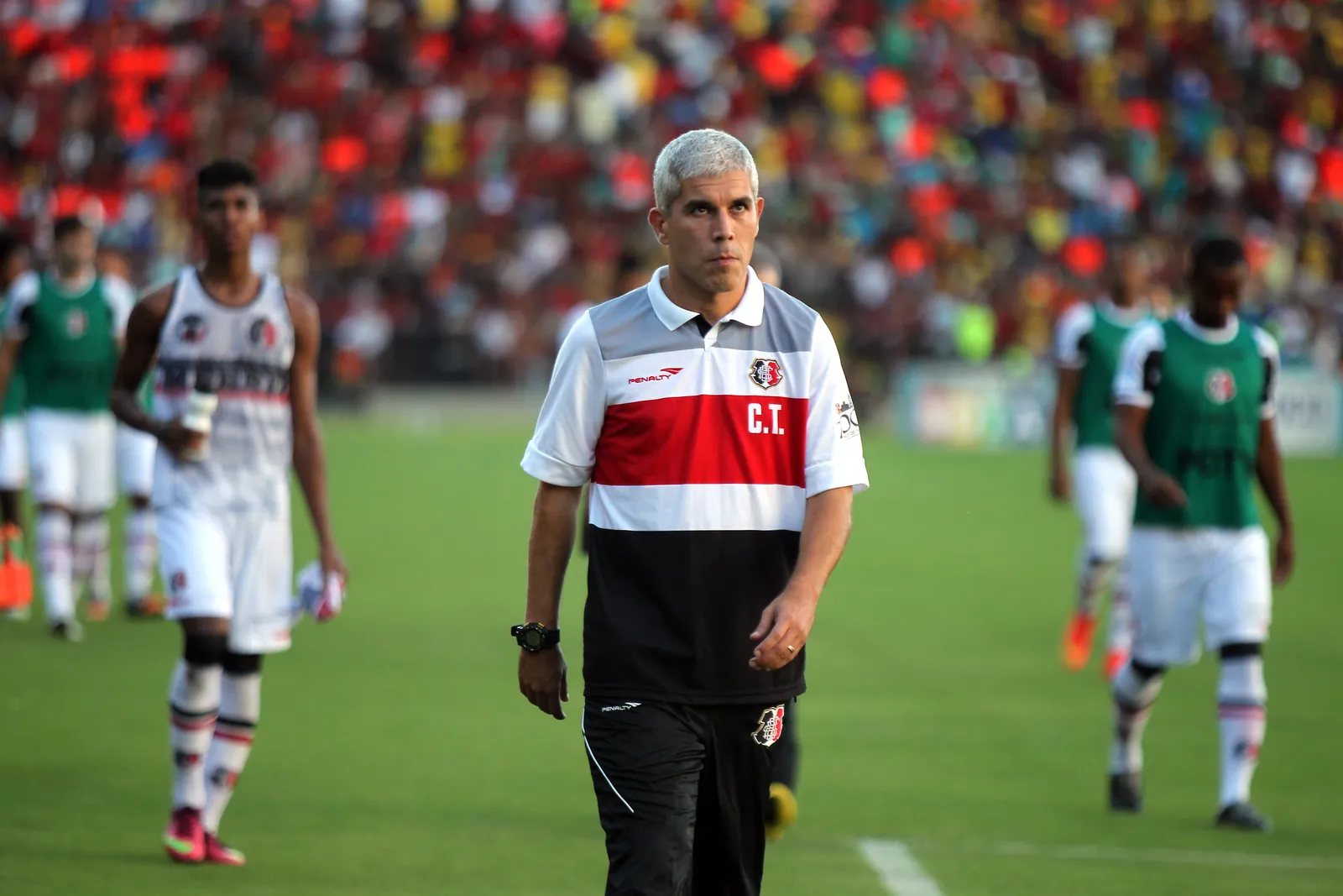 Ricardinho parabeniza atletas: "Se sobrepuseram às dificuldades do adversário e arbitragem