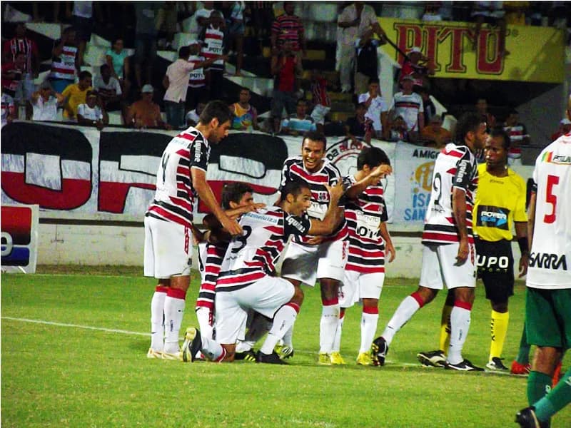 Com gol de César, no final, Santa Cruz volta à vice-liderança.