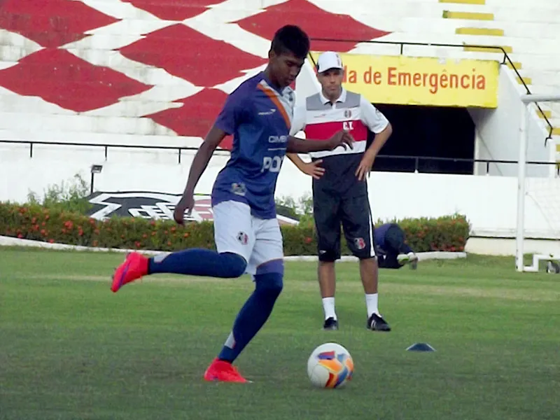 Raniel acredita que "vantagem" Coral é fazer primeiro jogo no Arruda