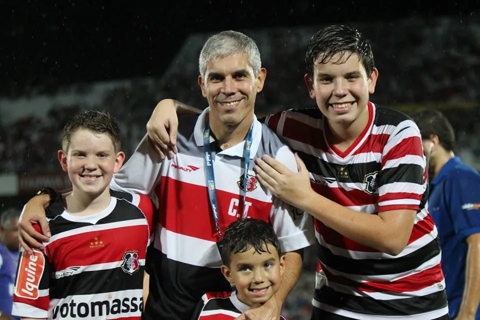 Ricardinho celebra título com a família