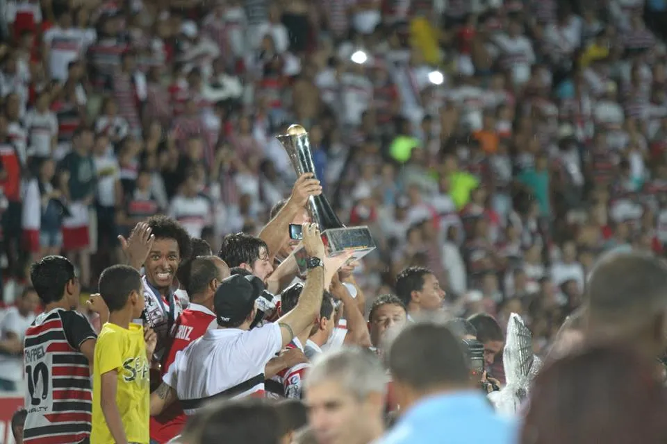 Time e torcida viraram um só no Arrudão