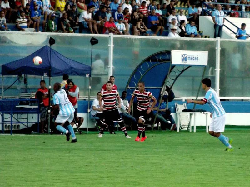 Santa Cruz cria muito, mas acaba perdendo para o Macaé na estreia da Série B: 2x0