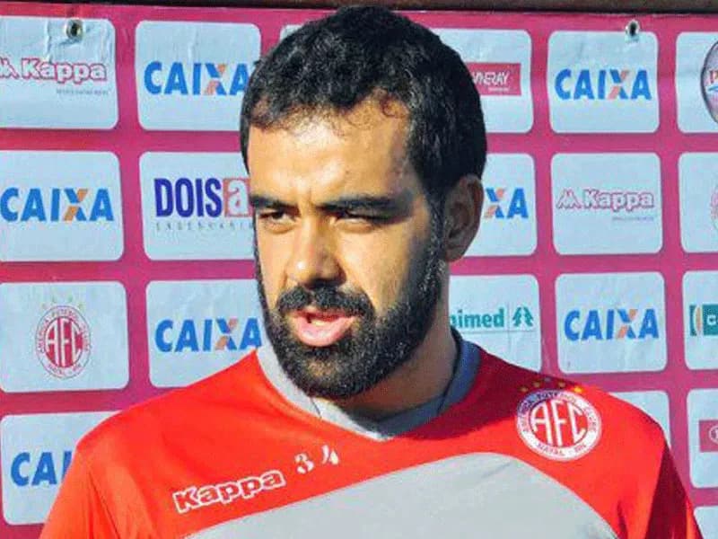 Diretoria anuncia meia Daniel Costa como 5º reforço para Série B