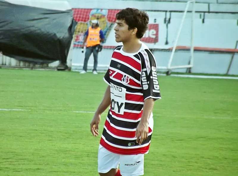 Renatinho diz que 'o time surpreendeu a torcida'