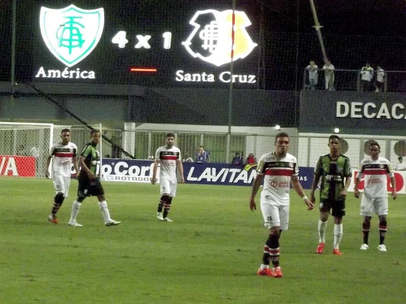 Surpreendido, Santa Cruz perde para o América/MG na Arena Independência