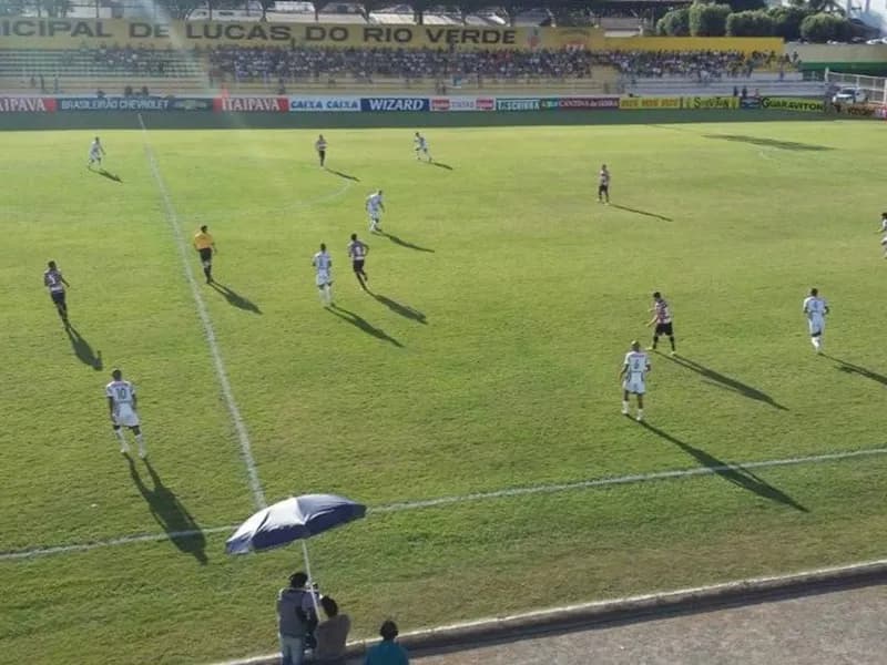 Com um a menos, Santa mostra raça e arranca empate: 2x2