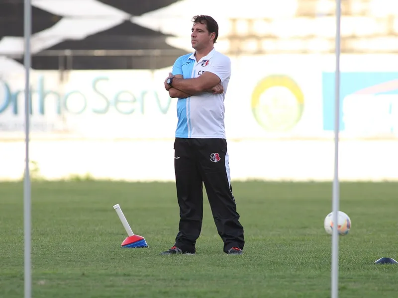 Em primeiro treino de Martelotte, elenco ganha reforço na lateral