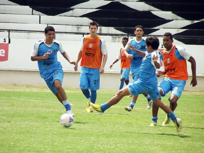 4-5-1 ratificado em coletivo tático