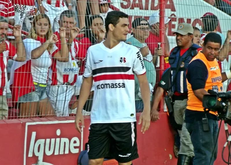 Meia Raul alerta para a seriedade e perigos da Copa do Brasil.