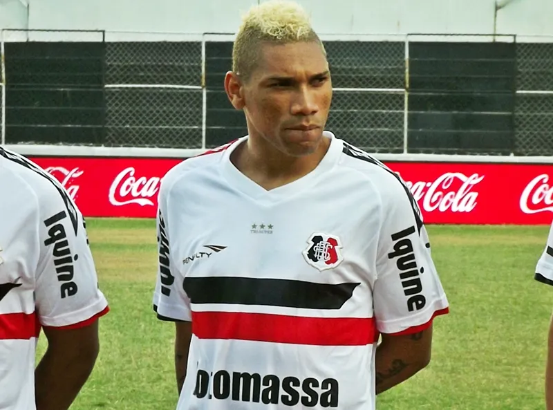 Flávio Recife tem atuação coroada com o gol de empate no Lacerdão.