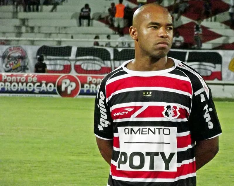 Tiago Costa quer presente de aniversário 'especial': vitória no clássico.