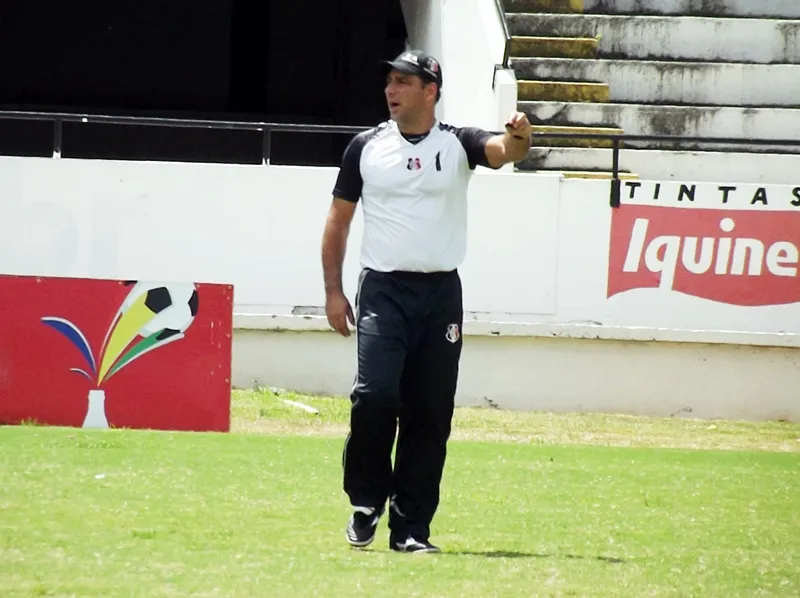Martelotte aguarda por Renatinho e Natan para definir time no Clássico das Multidões.