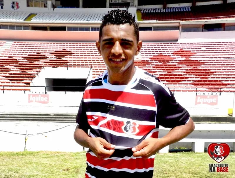 Nininho e o Rgulamento: 'Prefiro levar o cartão do que tomar o gol'.