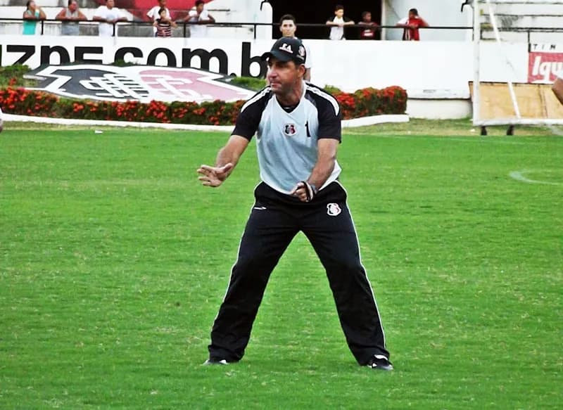 Martelotte à espera do DM para definir time do Clássico das Emoções.