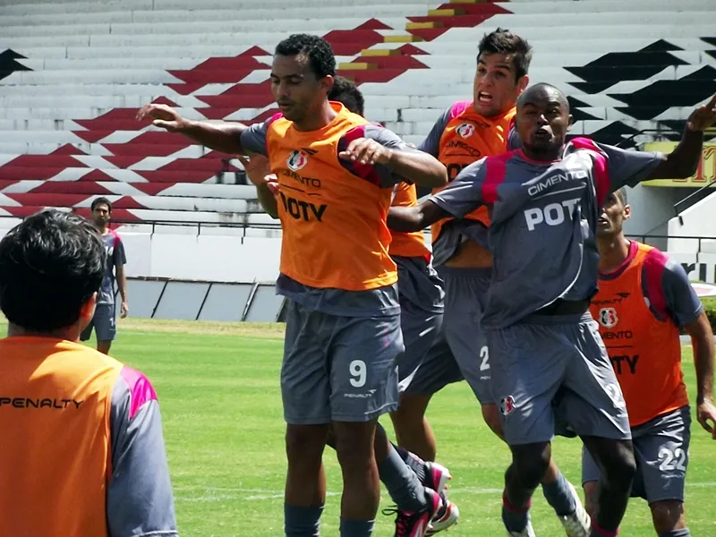 Santa Cruz encerra preparativose para consolidar liderança na Copa do Nordeste