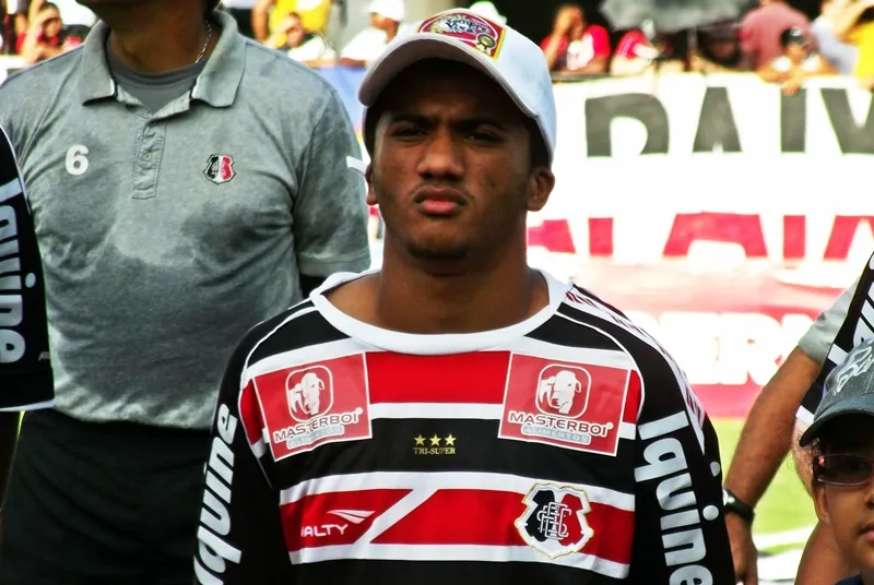 Jefferson Maranhão: Uma das canhotas de criação no Clássico das Emoções.