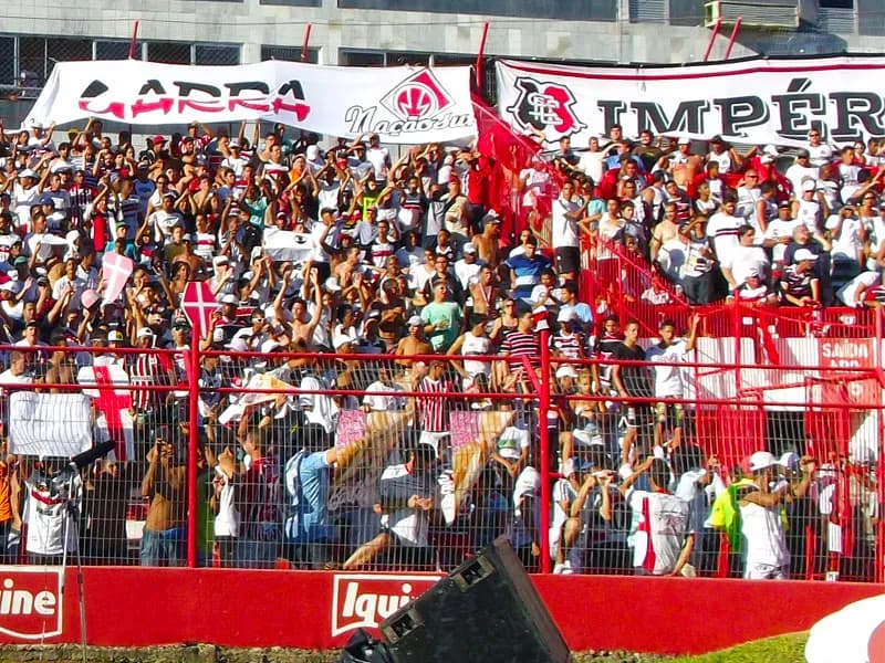 QUATRO* mil Corais poderão assistir nos Aflitos o Clássico das Emoções.
