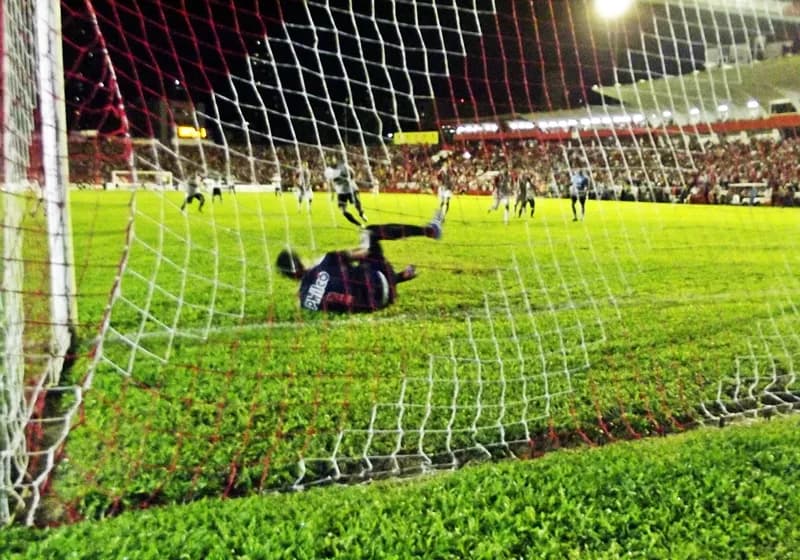 Santa Cruz perde - marcando gol nos Aflitos - (2x1) e está na Final do PE 2013.