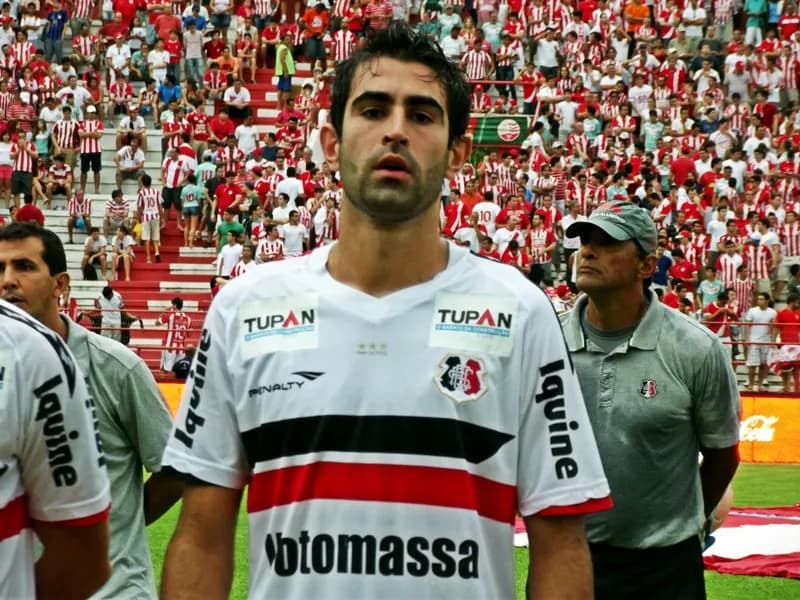 Zagueiro Renan Fonseca reage bem à entorse no tornozelo.