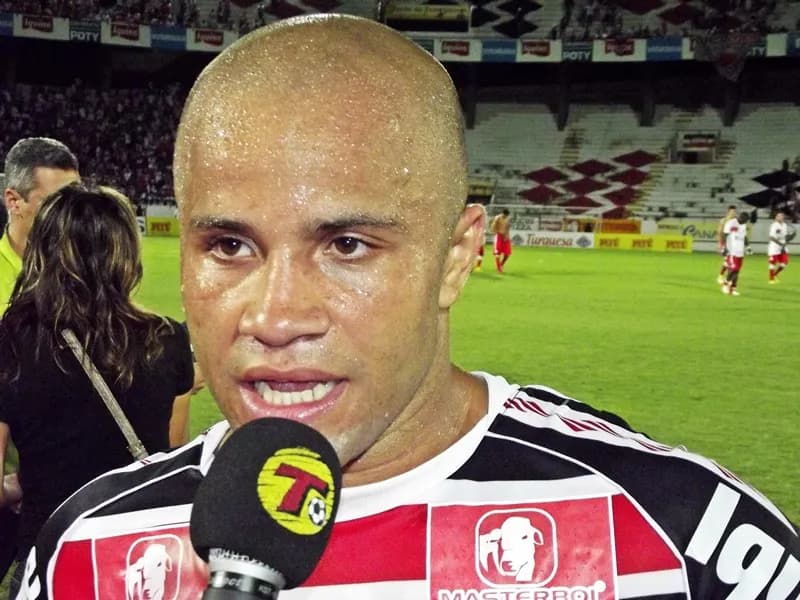 Santa Cruz renova contrato de Anderson Pedra até dezembro de 2014.