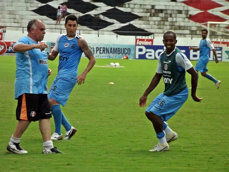 Elenco Coral encerra preparativos para segunda partida da Final do PE 2013.