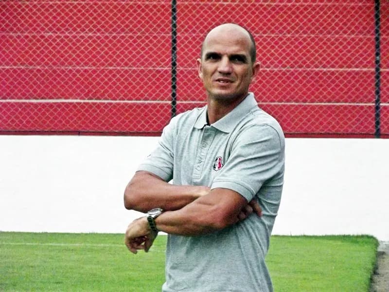 Após estreia vitoriosa, técnico Sandro Barbosa ratifica time com 'pegada e velocidade'.