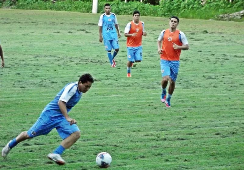 Treino fora do Arruda e time definido para estreia na Série C.