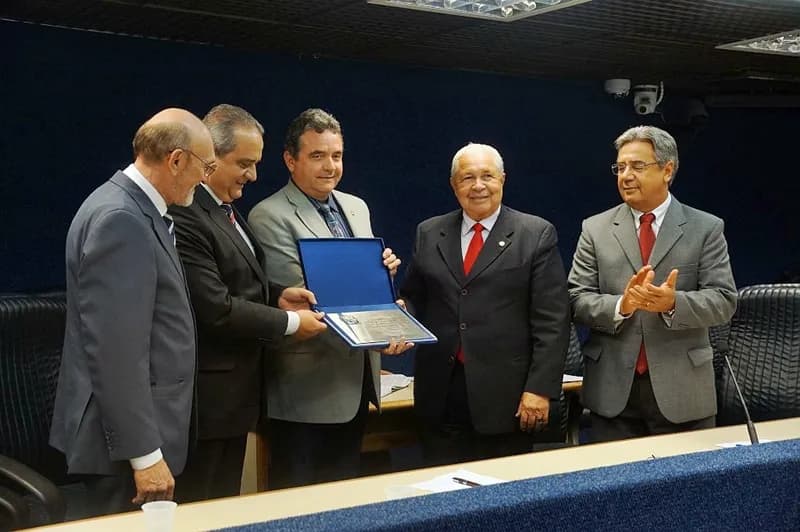 Noite de homenagem ao Santa Cruz na ALEPE.